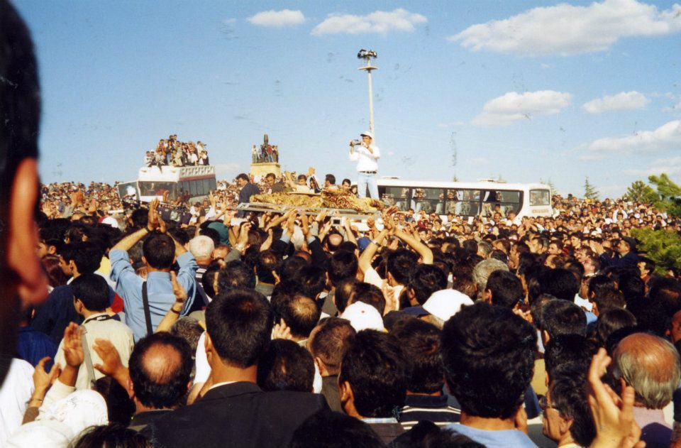 1-Aşık-Mahzuni-Şerifin-cenaze-töreni-19-mayıs-2002
